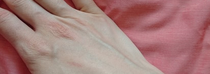 Три помощника для рук на зиму: Uriage Bariederm Изолирующий восстанавливающий, Neutrogena концентрированный без запаха и L'Occitane Карите