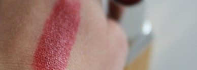 "Золотой" слиток или помада для губ Elizabeth Arden Beautiful Color Moisturizing Lipstick Wildberry 33