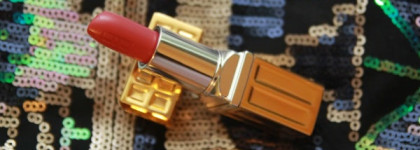 "Золотой" слиток или помада для губ Elizabeth Arden Beautiful Color Moisturizing Lipstick Wildberry 33