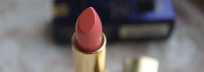 Строптивая Каролина Estee Lauder Vivid Shine Pure Color Lipstick  FE Hot Coralline