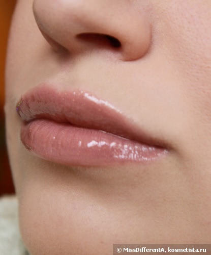 Chanel Levres Scintillantes Brillant Extreme Glossimer #297 Sweet Beige