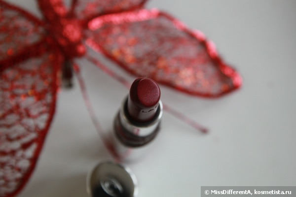 Королева ночи Clarins Joli Rouge Long Wearing Moisturizing Lipstick #717 Plum
