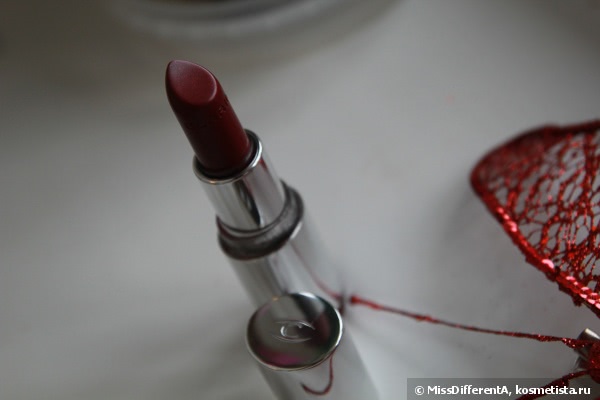 Королева ночи Clarins Joli Rouge Long Wearing Moisturizing Lipstick #717 Plum
