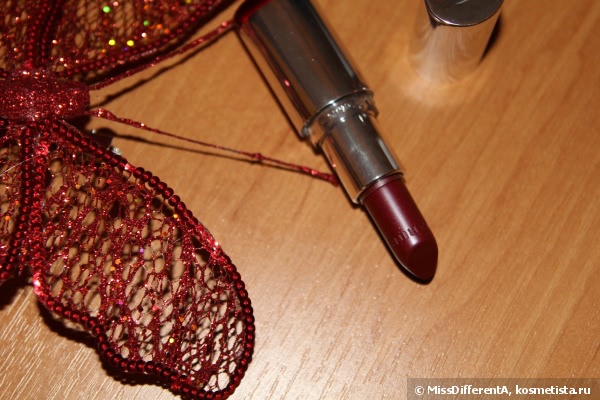 Королева ночи Clarins Joli Rouge Long Wearing Moisturizing Lipstick #717 Plum