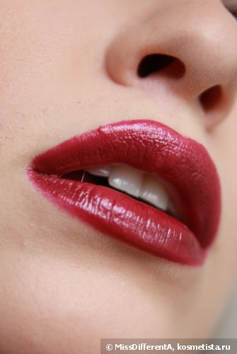 Королева ночи Clarins Joli Rouge Long Wearing Moisturizing Lipstick #717 Plum