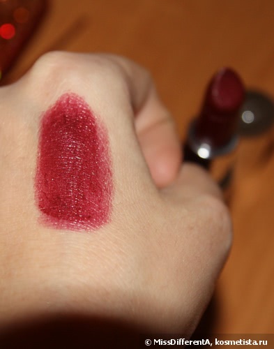 Королева ночи Clarins Joli Rouge Long Wearing Moisturizing Lipstick #717 Plum