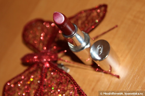 Королева ночи Clarins Joli Rouge Long Wearing Moisturizing Lipstick #717 Plum