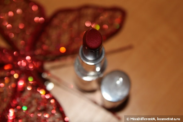 Королева ночи Clarins Joli Rouge Long Wearing Moisturizing Lipstick #717 Plum
