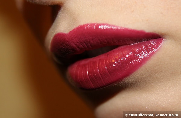 Королева ночи Clarins Joli Rouge Long Wearing Moisturizing Lipstick #717 Plum
