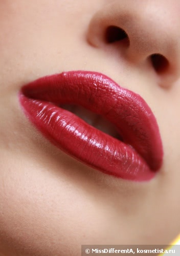 Королева ночи Clarins Joli Rouge Long Wearing Moisturizing Lipstick #717 Plum
