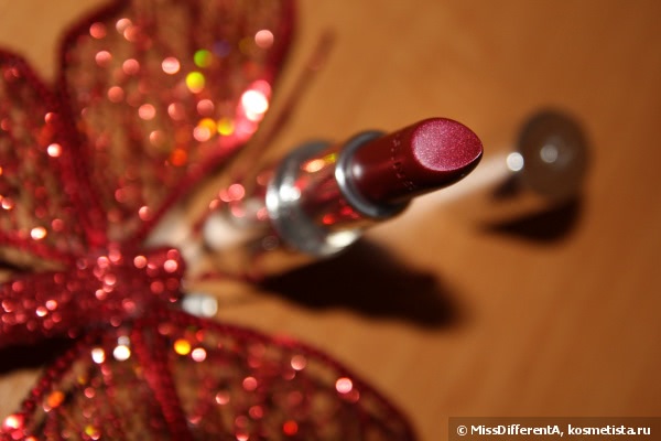 Королева ночи Clarins Joli Rouge Long Wearing Moisturizing Lipstick #717 Plum