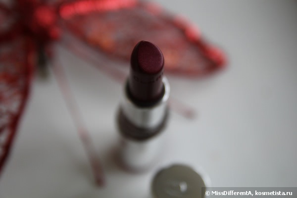 Королева ночи Clarins Joli Rouge Long Wearing Moisturizing Lipstick #717 Plum