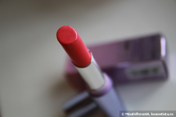 Милая помадка Pupa Snow Queen Miss Pupa Ultra Brilliant Lipstic #001 Pink из рождественской коллекции Pupa Snow Queen Collection Holiday 2014