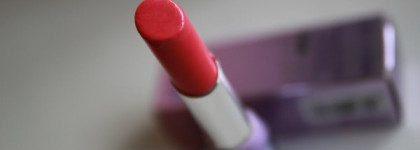 Милая помадка Pupa Snow Queen Miss Pupa  Ultra Brilliant Lipstic #001 Pink из рождественской коллекции Pupa Snow Queen Collection Holiday 2014