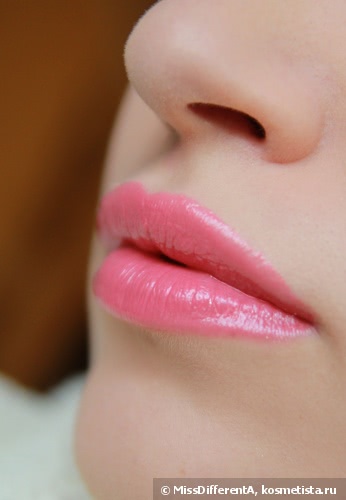 Милая помадка Pupa Snow Queen Miss Pupa Ultra Brilliant Lipstic #001 Pink из рождественской коллекции Pupa Snow Queen Collection Holiday 2014