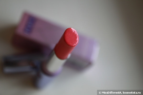 Милая помадка Pupa Snow Queen Miss Pupa Ultra Brilliant Lipstic #001 Pink из рождественской коллекции Pupa Snow Queen Collection Holiday 2014