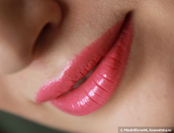 Милая помадка Pupa Snow Queen Miss Pupa Ultra Brilliant Lipstic #001 Pink из рождественской коллекции Pupa Snow Queen Collection Holiday 2014