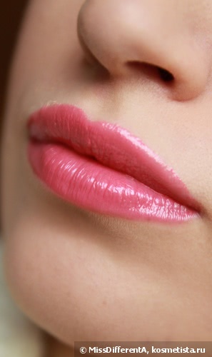 Милая помадка Pupa Snow Queen Miss Pupa Ultra Brilliant Lipstic #001 Pink из рождественской коллекции Pupa Snow Queen Collection Holiday 2014
