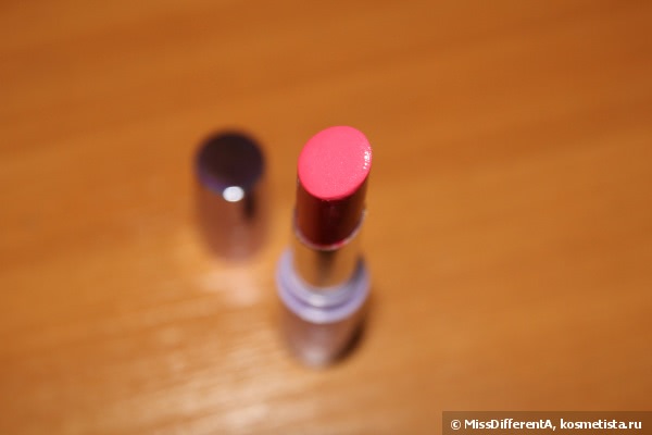 Милая помадка Pupa Snow Queen Miss Pupa Ultra Brilliant Lipstic #001 Pink из рождественской коллекции Pupa Snow Queen Collection Holiday 2014