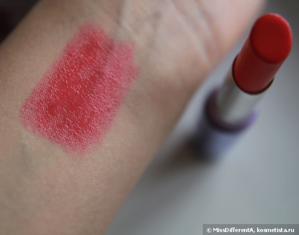 Милая помадка Pupa Snow Queen Miss Pupa Ultra Brilliant Lipstic #001 Pink из рождественской коллекции Pupa Snow Queen Collection Holiday 2014