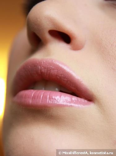 Помада на каждый день: Clarins Joli Rouge Long Wearing Moisturizing Lipstick #722 Lilac Pink