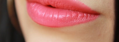 Многим знакомая, многими любимая помада Maybelline ColorSensational Vivids #910 Shocking Coral