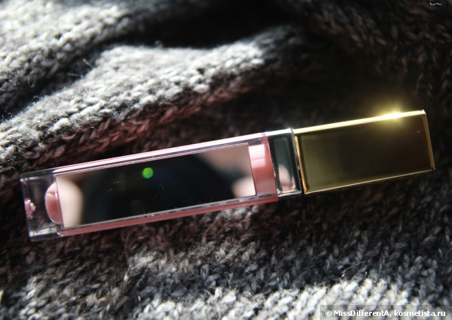 Еще один достойный блеск Elizabeth Arden Beautiful Color Luminous Lip Gloss #11 Precious Petal