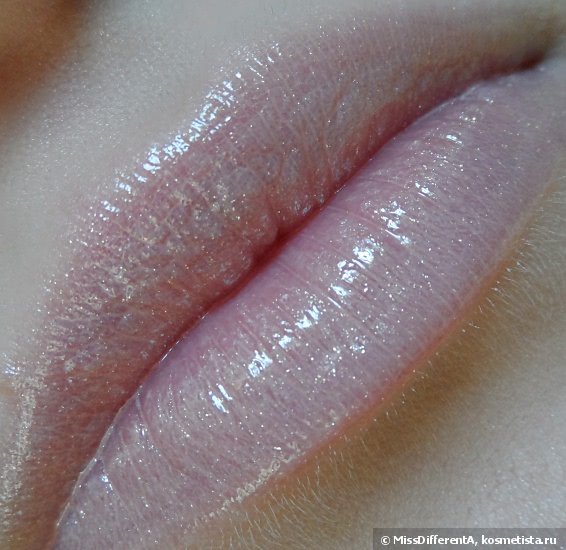 Еще один достойный блеск Elizabeth Arden Beautiful Color Luminous Lip Gloss #11 Precious Petal