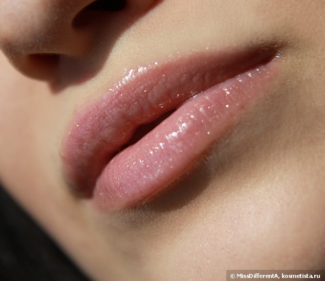 Еще один достойный блеск Elizabeth Arden Beautiful Color Luminous Lip Gloss #11 Precious Petal