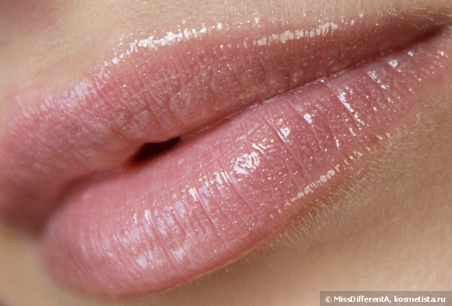 Еще один достойный блеск Elizabeth Arden Beautiful Color Luminous Lip Gloss #11 Precious Petal