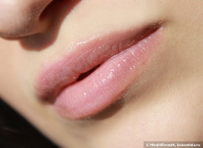 Еще один достойный блеск Elizabeth Arden Beautiful Color Luminous Lip Gloss #11 Precious Petal