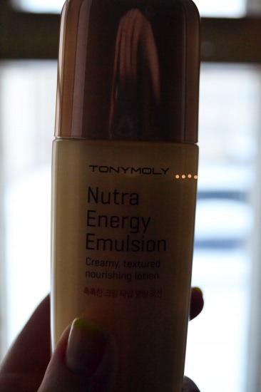 Пережить зиму: Tony Moly Floria Nutra Energy Toner и Tony Moly Floria Nutra Energy Emulsion