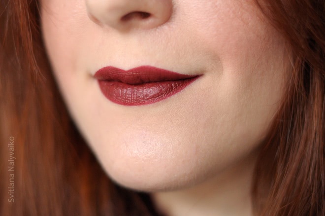 Вино Богов. Помада Maybelline Color Sensational из серии Matte в оттенке 975 Divine Wine