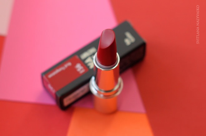 Когда подарок не разочаровал. Помада Make Up Factory Lip Color в оттенке 156 Red Temptation