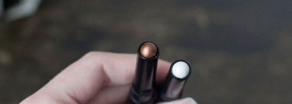 Тени-карандаш TonyMoly Crystal stick shadow в оттенках #01 White Beam и #05 Modern Brown