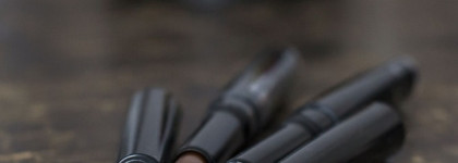 Тени-карандаш TonyMoly Crystal stick shadow в оттенках #01 White Beam и #05 Modern Brown