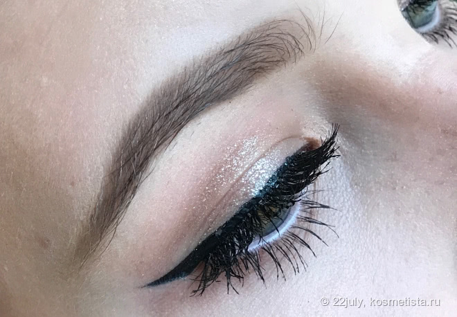 Тени с эффектом влажного века. Urban decay Moondust eyeshadow в оттенке Space cowboy