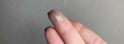 Тени с эффектом влажного века. Kiko Cream crash lasting color eyeshadow #09 Pearly gold от Kiko