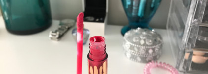 Kylie Cosmetics Matte Liquid Lipstick в оттенке Okurrr