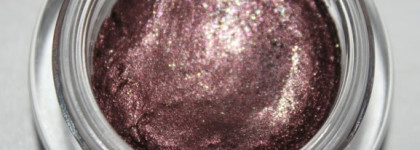 Не самый распространенный оттенок кремовых теней Chanel Illusion d’Ombre Long Wear Luminous Eyeshadow #86 Ebloui