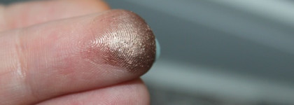 Прекрасная бронза Maybelline Eye Studio Color Tattoo 24Hr Cream Gel Shadow 35 On and on Bronze