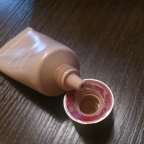 Почти любовь с консилером Clarins instant concealer 01 yellowy-beige