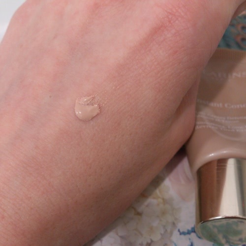 Почти любовь с консилером Clarins instant concealer 01 yellowy-beige