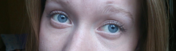 Почти любовь с консилером Clarins instant concealer 01 yellowy-beige