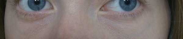 Почти любовь с консилером Clarins instant concealer 01 yellowy-beige