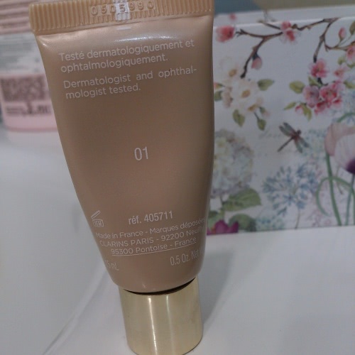 Почти любовь с консилером Clarins instant concealer 01 yellowy-beige