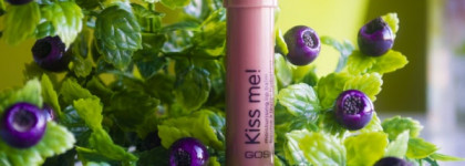 Новинка от Gosh оттеночный бальзам Kiss Me! Moisturizing Lip Balm в оттенке 01 Innocent Kiss