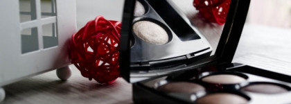 Встречают по одежке,провожают по...Chanel Les 4 Ombres Multi Effects Quadra Eyeshadow 226 Tisse Rivoli