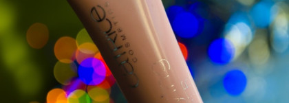 Сравним? Clarins Instant Light Natural Lip Perfector Eclat Minute в оттенке 03 и Catrice Beautifying Lip Smoother в оттенке 010 Sweet Caramel