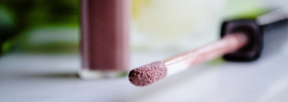 Казнить нельзя помиловать! Или небольшая история о правильно расставленых запятых. Chanel Levres Scintillantes Brillant Extreme Glossimer 297 Sweet Beige